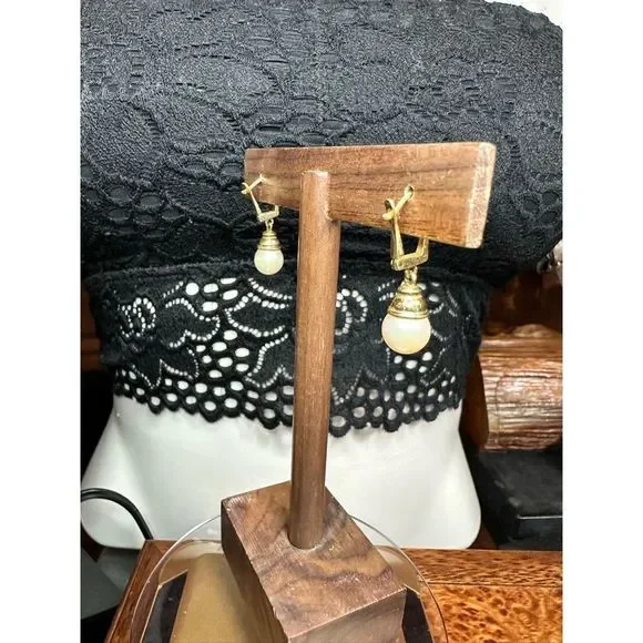 14k yellow gold pearl leverback earrings